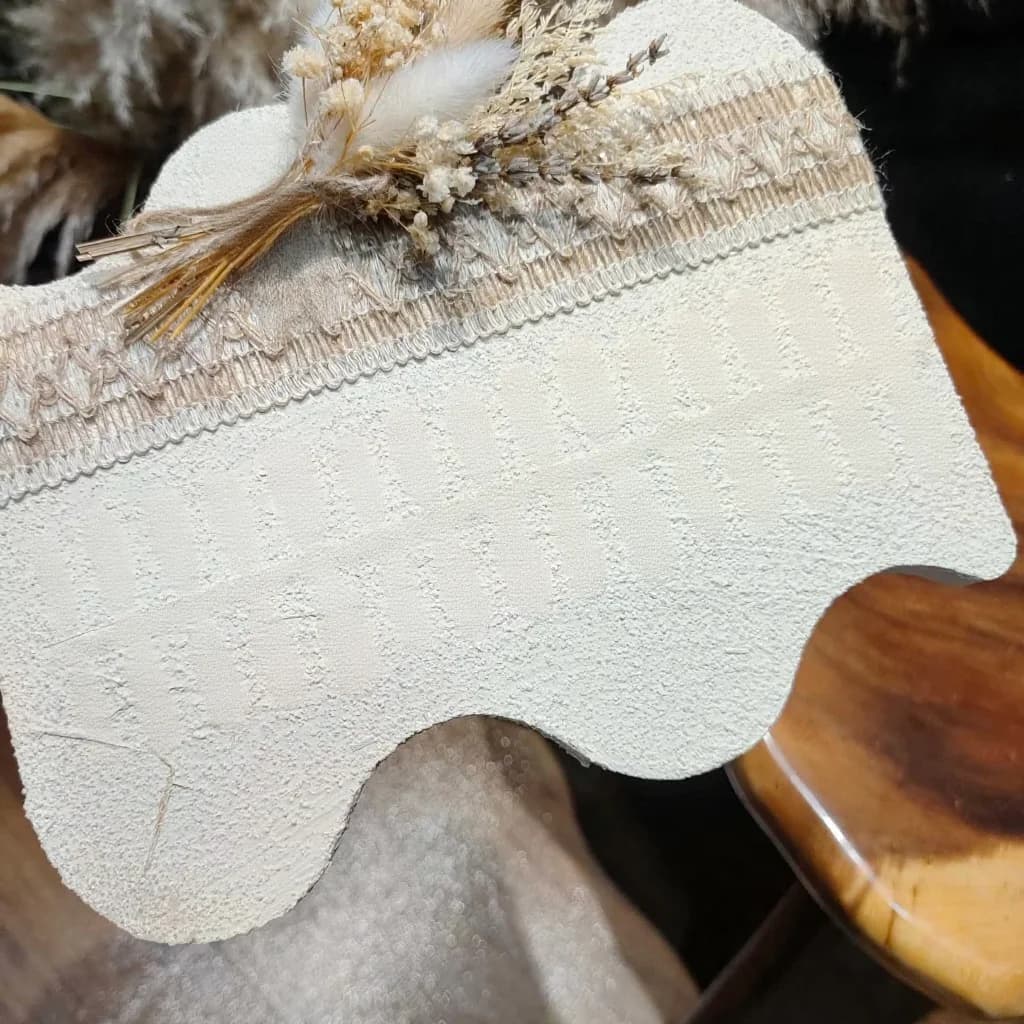 Unghii false tip oval mediu, gel moale alb lăptos cu efect de ochi de pisică