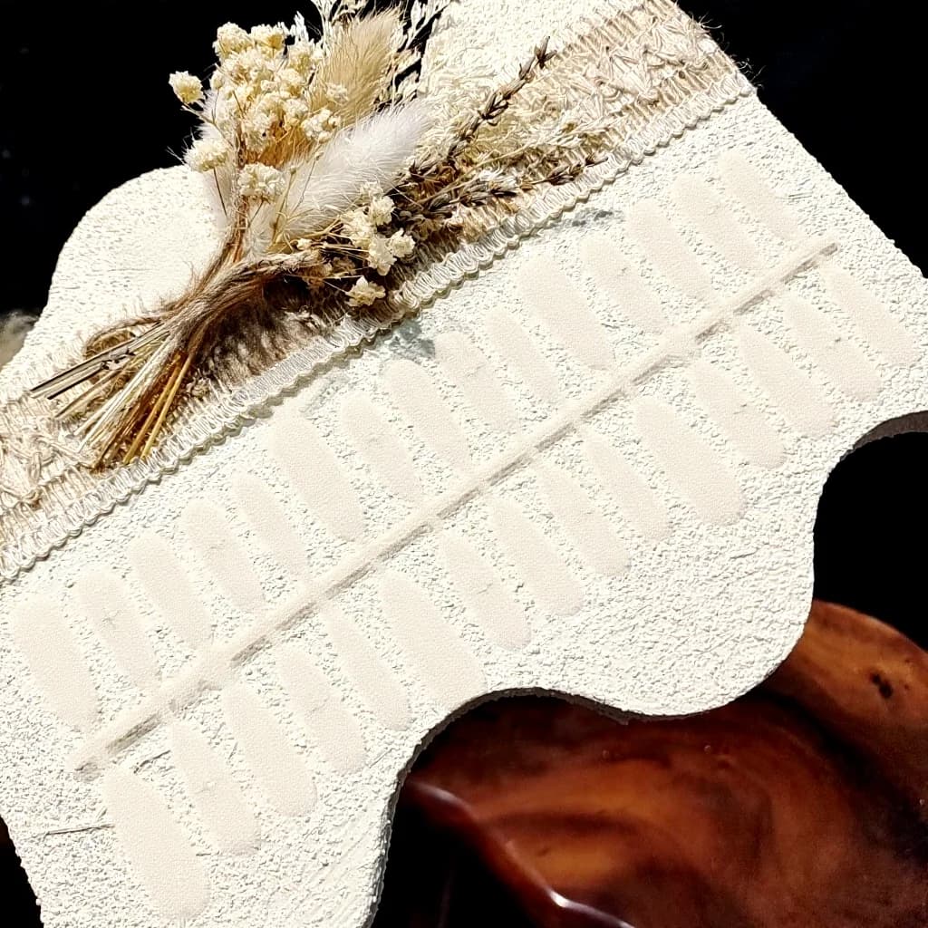 Unghii false lungi, ovale, Cat Eye cu finisaj cromat oglindă