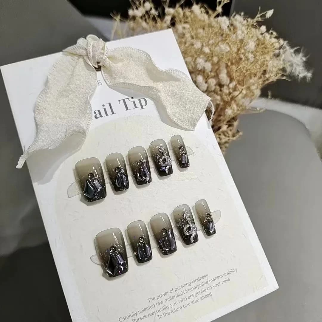 Unghii false negre cu model șarpe, formă scurtă cofin, efect cat eye și sclipici, 10 bucăți