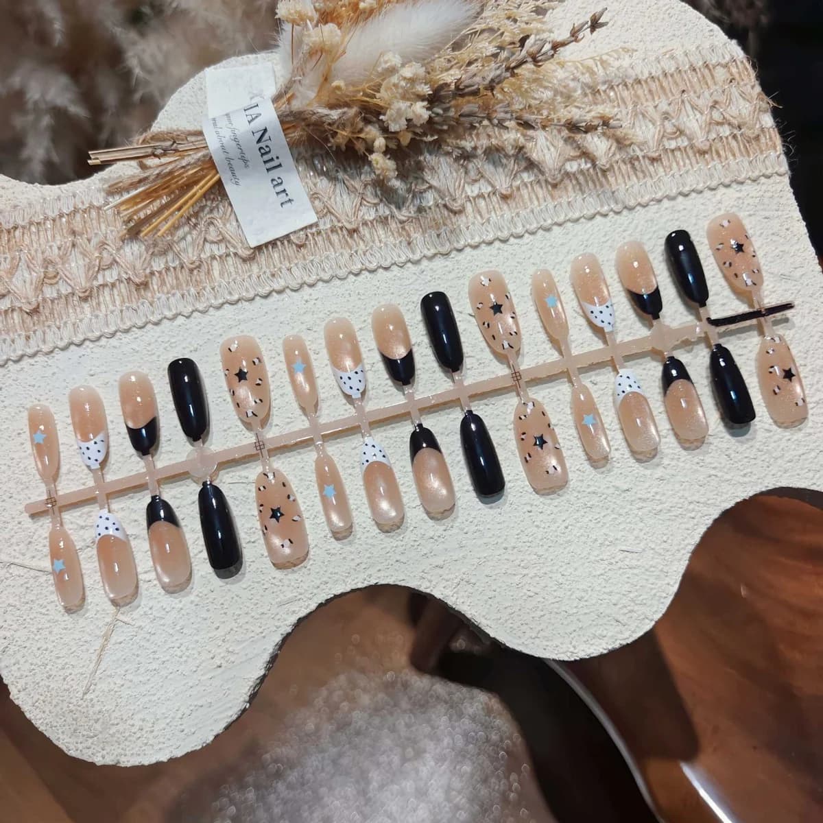Unghii false ovale medii, model ochi de pisică, stele argintii, 30 bucăți