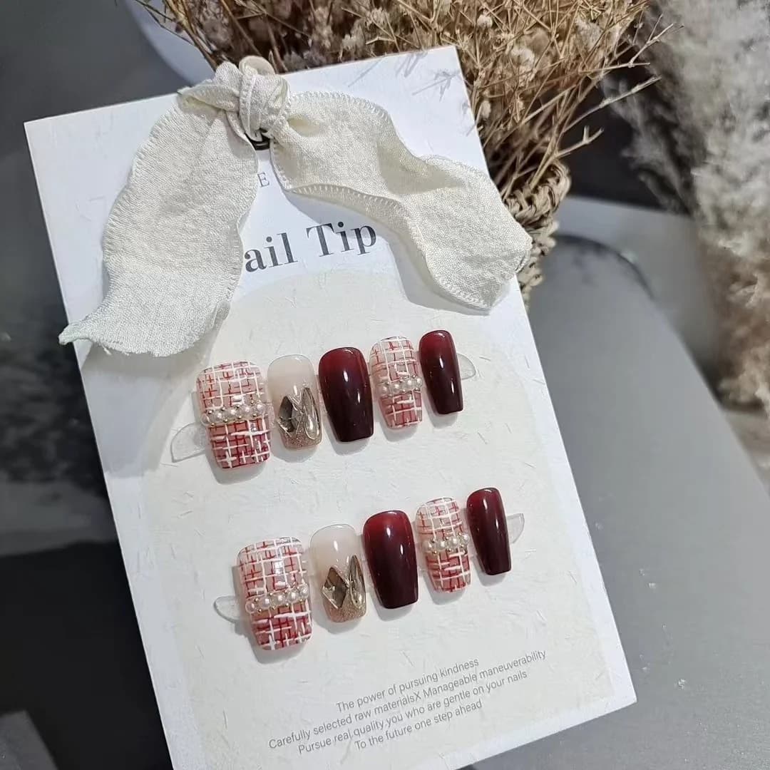 Unghii false tip presare, textură tweed roșie cu perle, formă scurtă pătrată, 10 bucăți