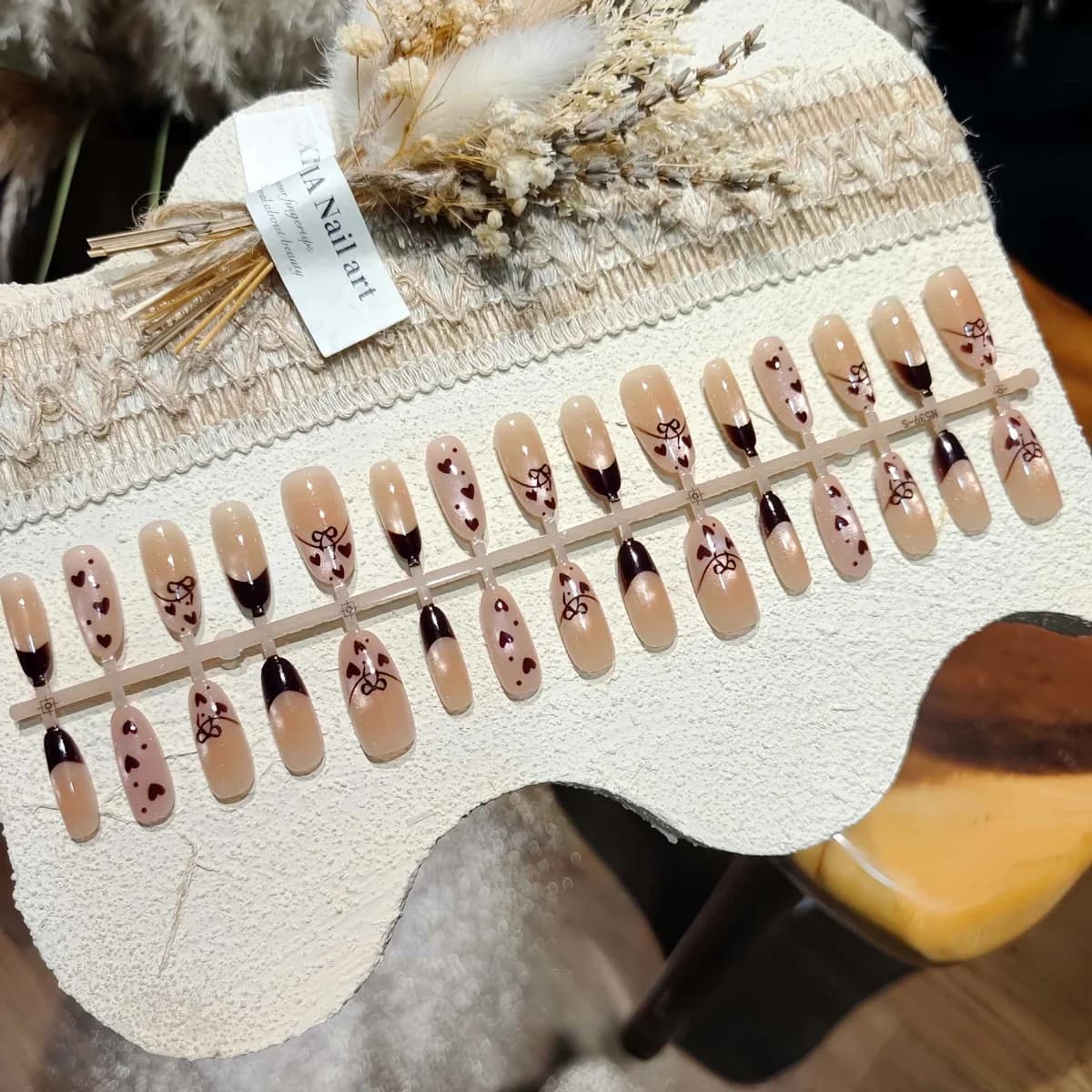 Unghii false tip „Cat Eye” cu fluturi caramel, formă ovală medie, 30 buc.
