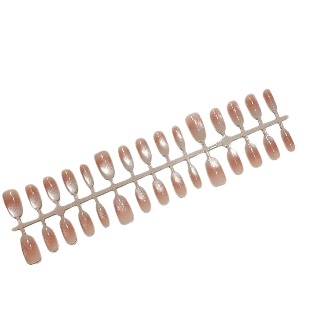Unghii aplicabile ovalate, scurt-medii, roz-portocalii, efect Cat Eye