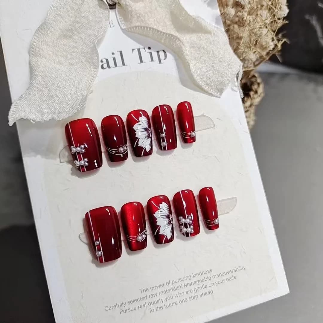 Unghii false roșii, design floral, finisaj sclipitor, formă cofin medie, 10 bucăți