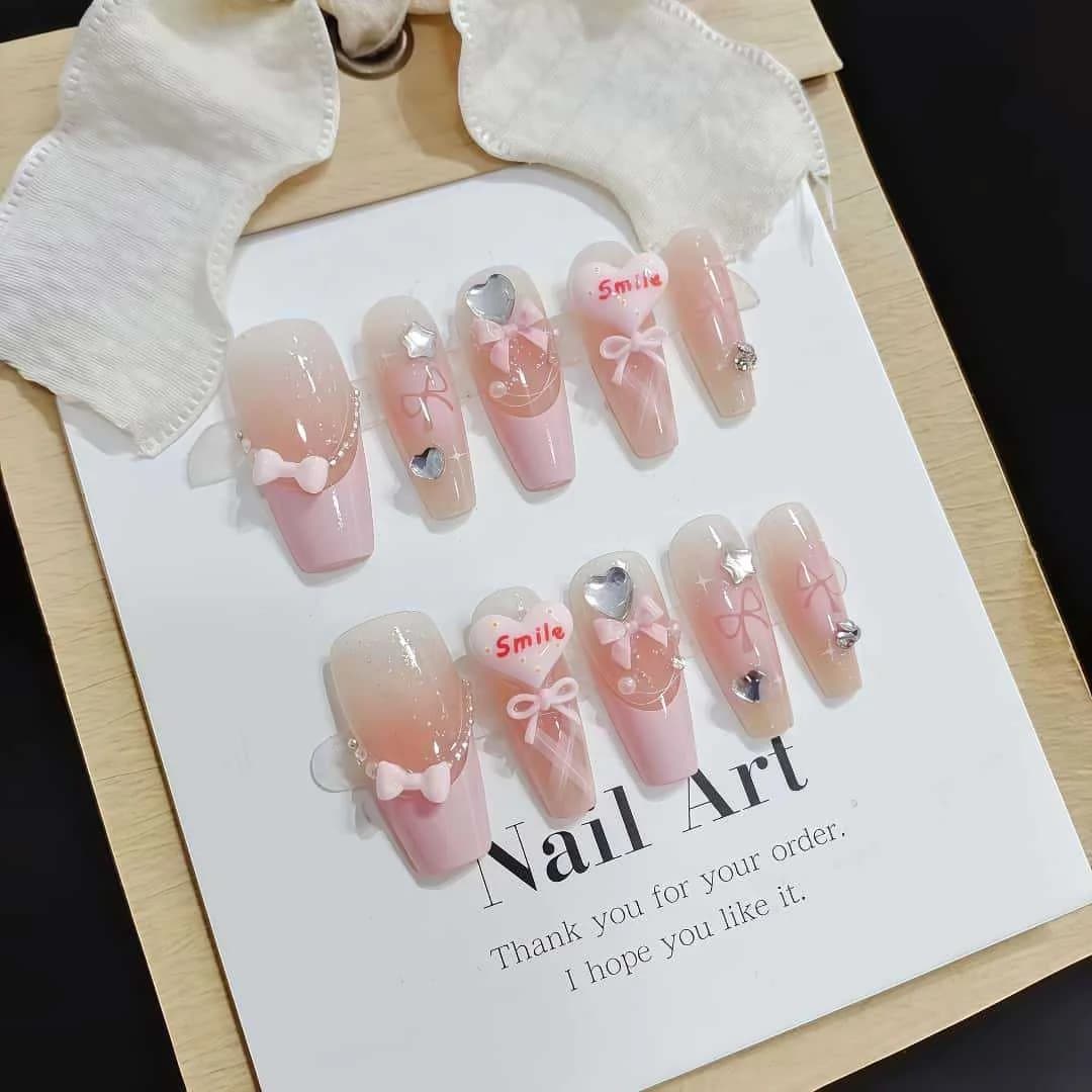 Unghii false French Tip cu design inimioară și fundiță, 30 de piese