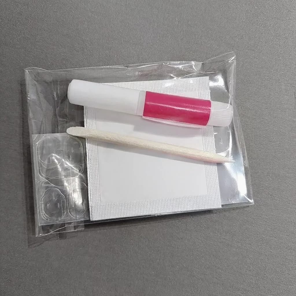 Kit de instrumente pentru unghii false cu benzi adezive, pilă și remover