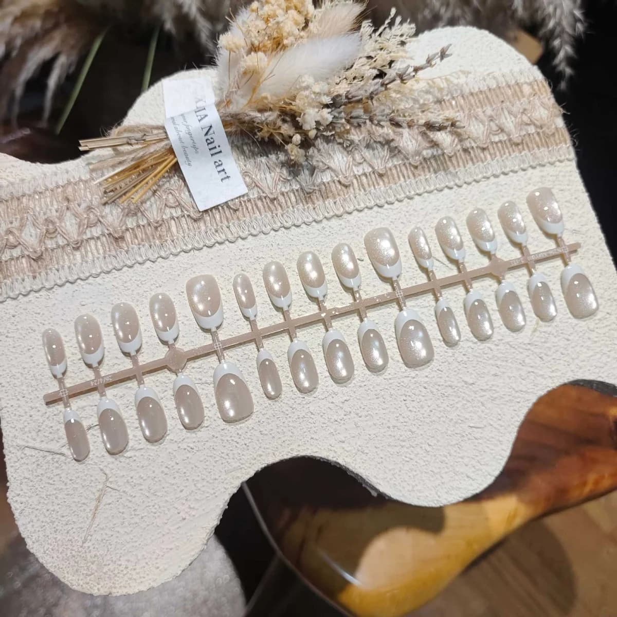 Unghii false scurte, ovale, albe franțuzești, tip Ochii Pisicii, 30 buc.