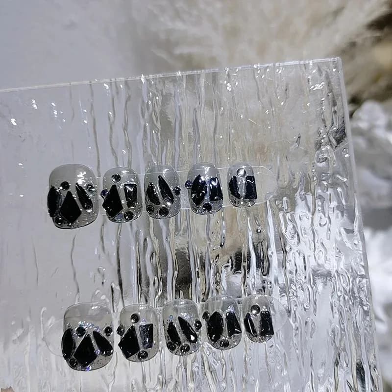 Unghii false scurte, reutilizabile, cu design diamant negru