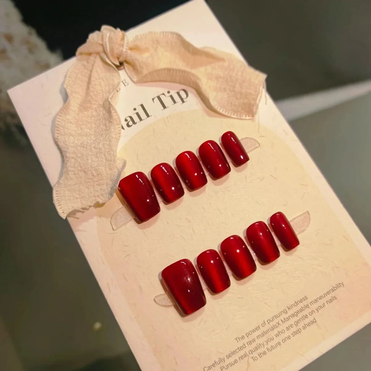Set manichiură unghii false scurte pătrate, roșii, tip Cat Eye cu glitter
