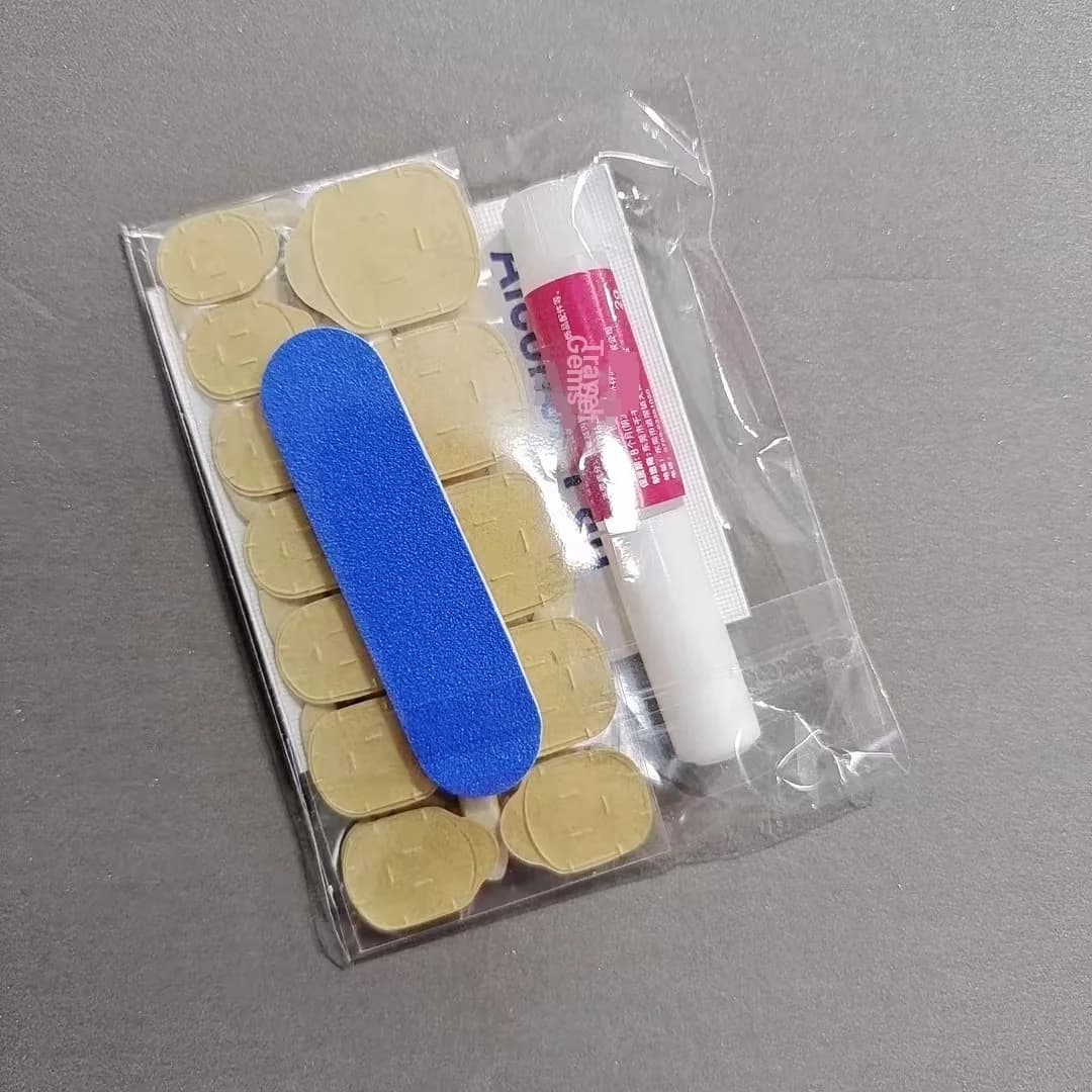 Kit de instrumente pentru unghii false cu benzi adezive, pilă și remover