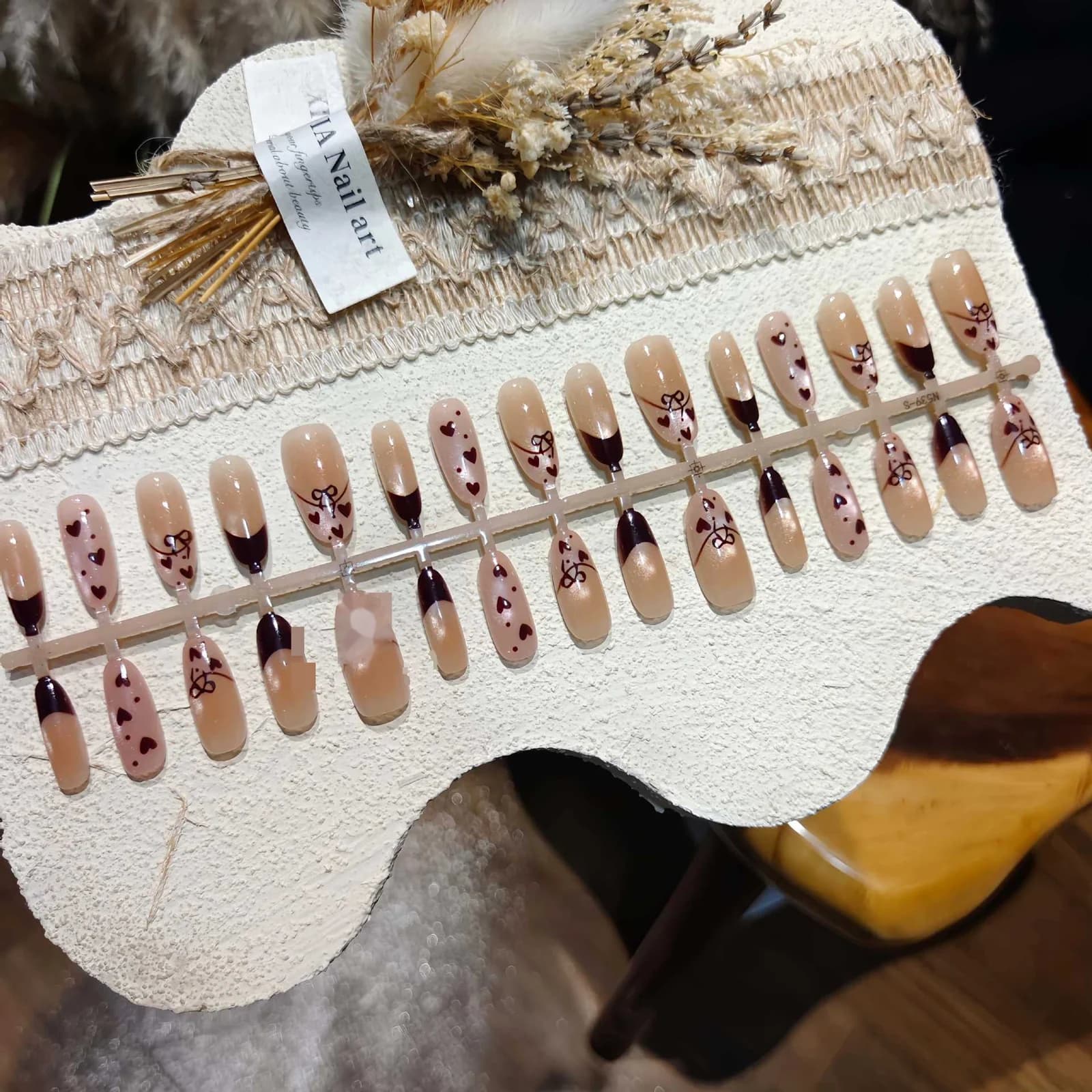 Unghii false tip „Cat Eye” cu fluturi caramel, formă ovală medie, 30 buc.