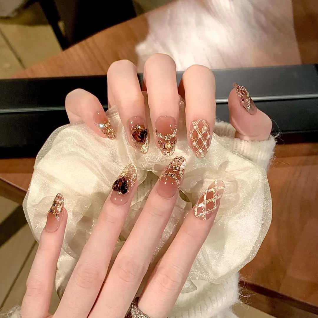 Unghii false ovale medii Cat Eye cu sclipici și perle, 30 bucăți